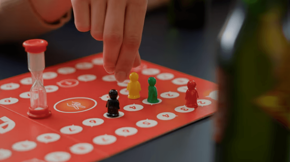 Mastering the Art of the Comeback: Winning from Behind in Strategy Games